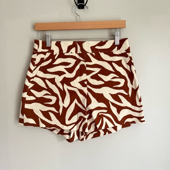 SPANX Women’s On the Go Print 4-Inch Shorts clay zebra size small - Picture 2 of 7